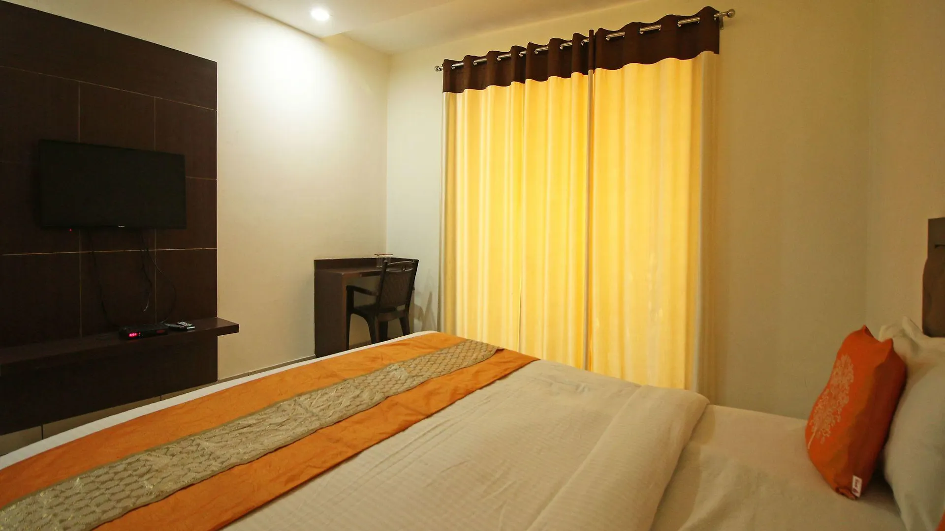 Oyo 8095 Hotel Areeba Agra