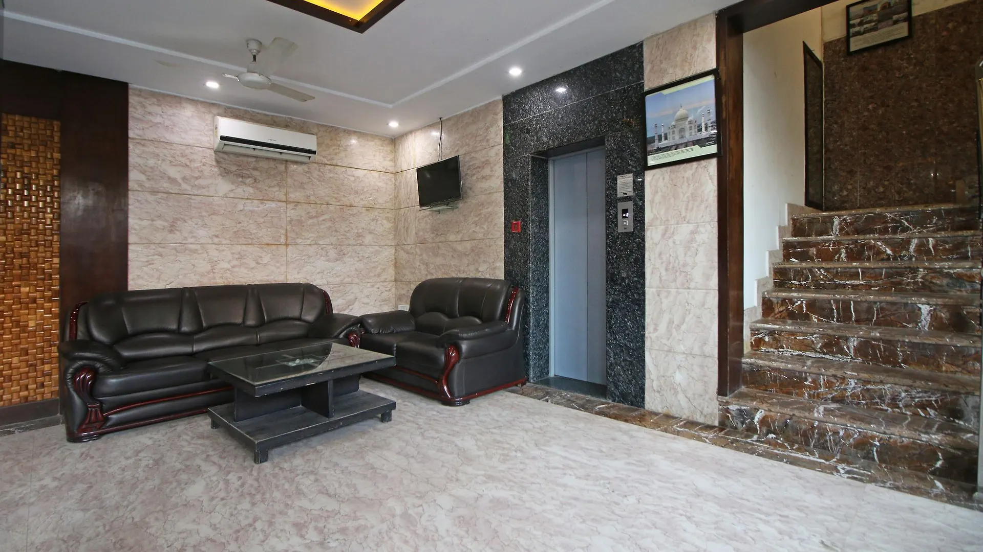 Oyo 8095 Hotel Areeba Agra  3*, Agra (Uttar Pradesh) India