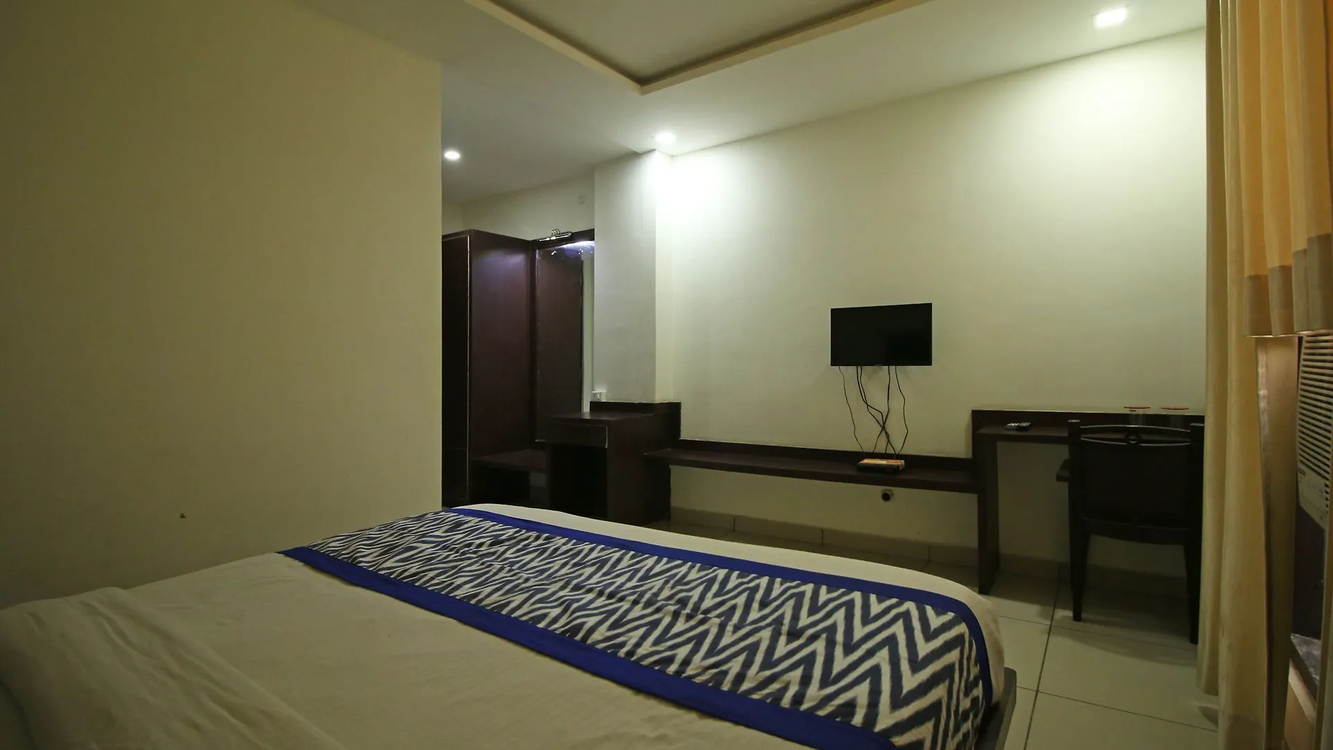 Oyo 8095 Hotel Areeba Agra