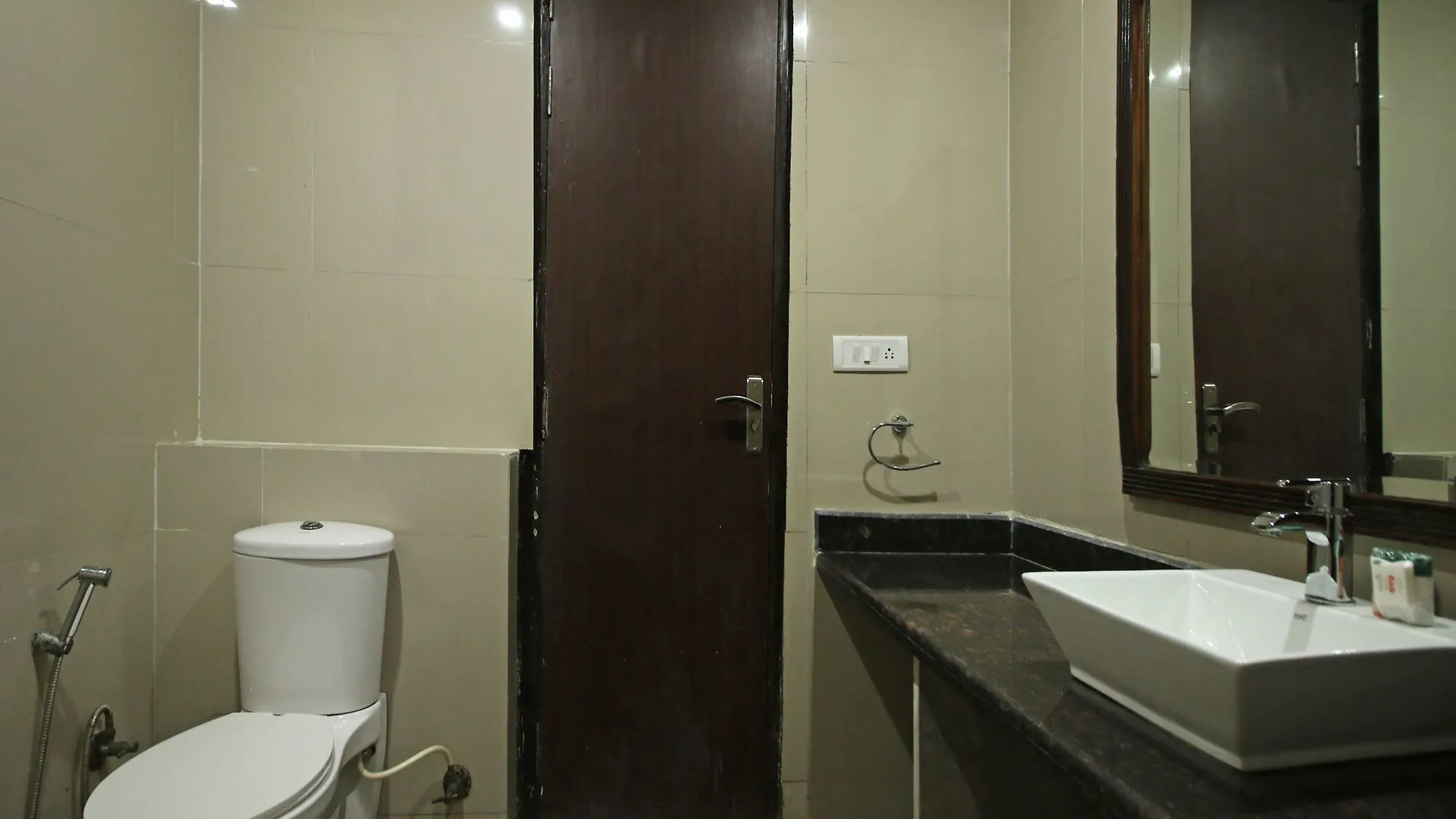Oyo 8095 Hotel Areeba Agra