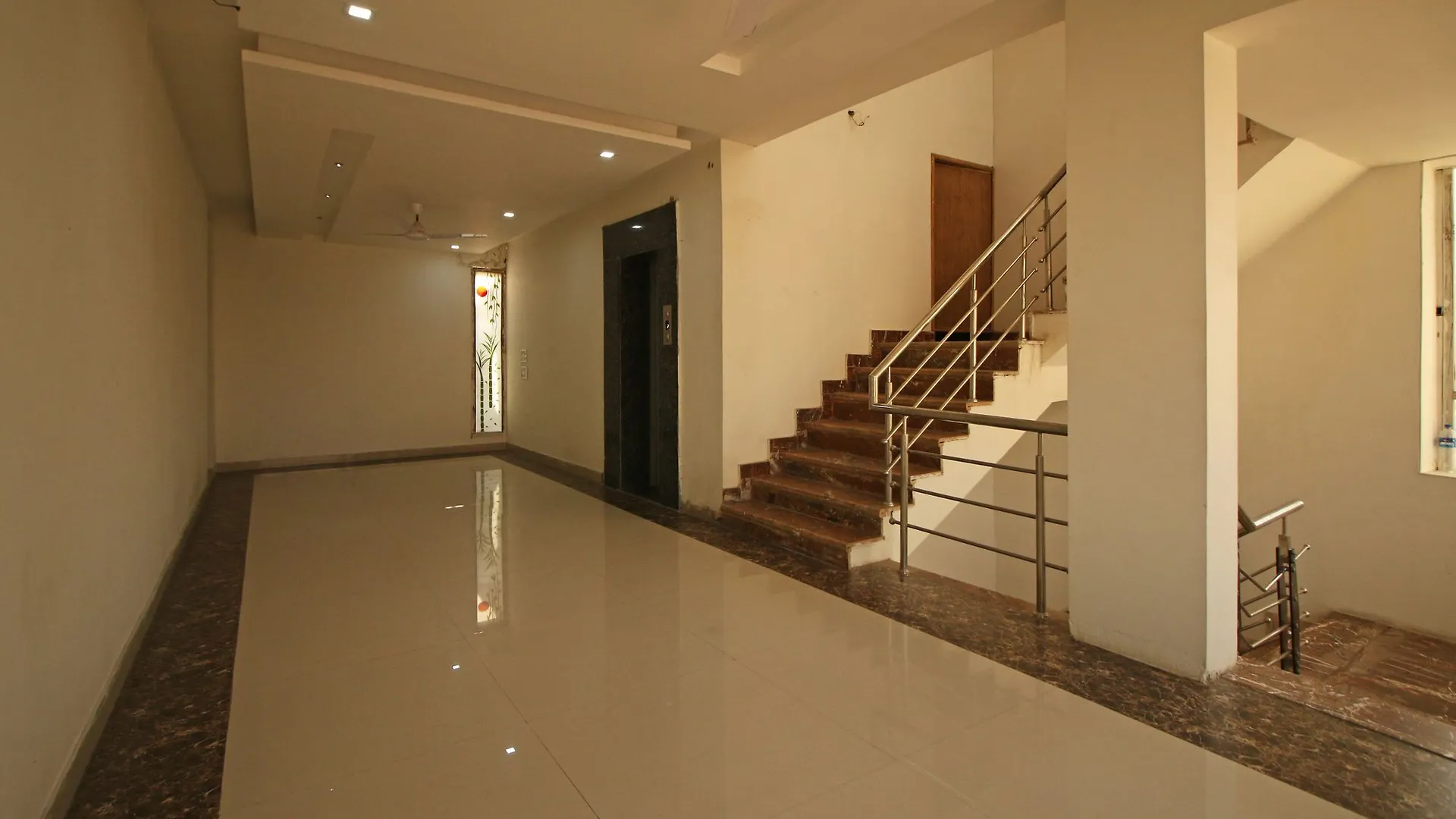 Oyo 8095 Hotel Areeba Agra