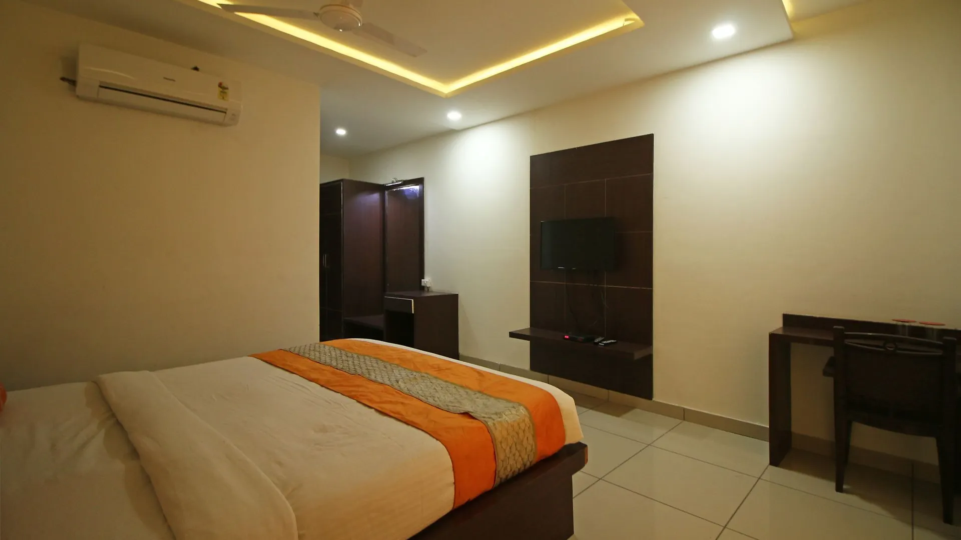 Oyo 8095 Hotel Areeba Agra  Agra (Uttar Pradesh)