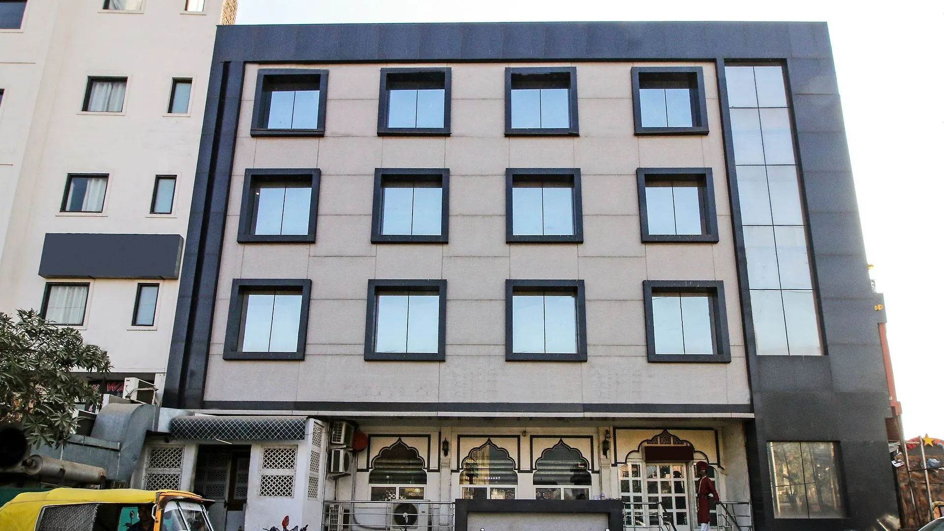 Oyo 8095 Hotel Areeba Agra   Agra (Uttar Pradesh)