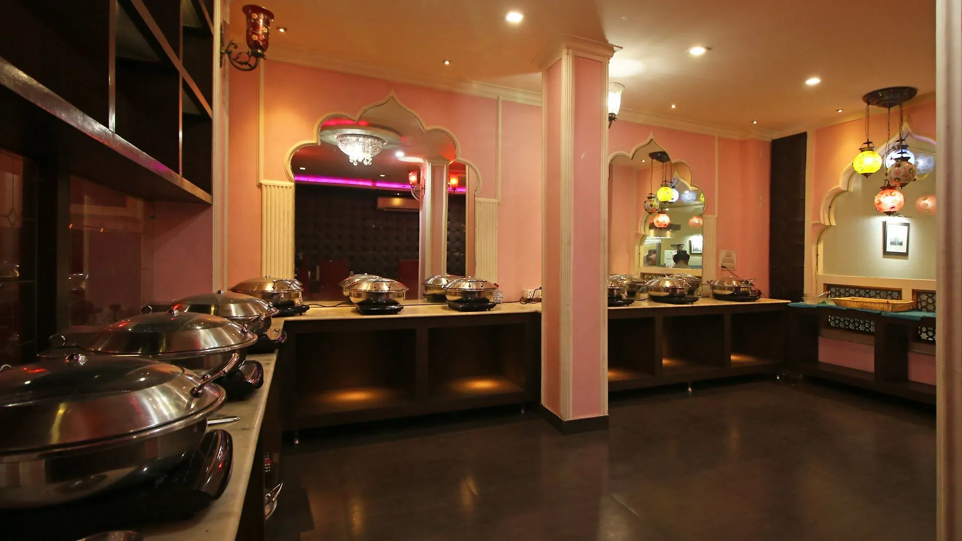 Oyo 8095 Hotel Areeba Agra