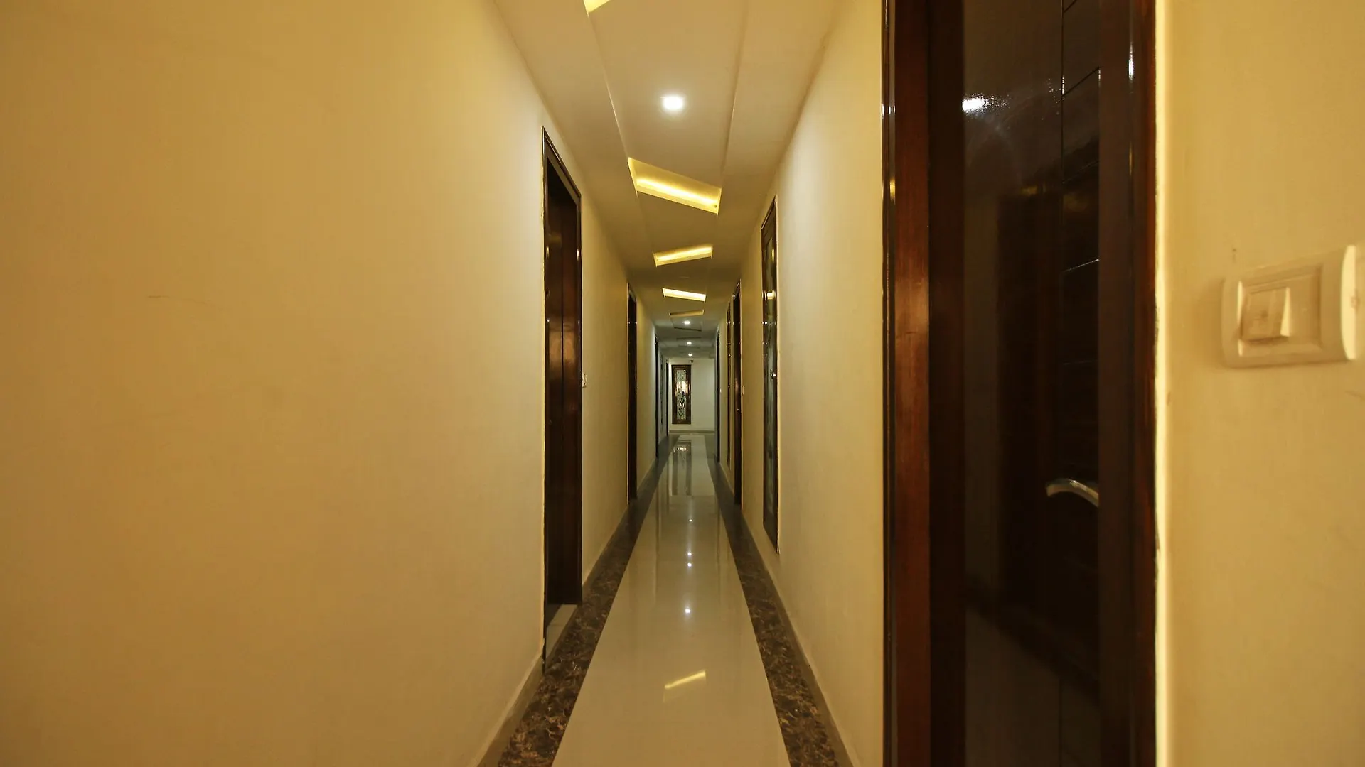 Oyo 8095 Hotel Areeba Agra